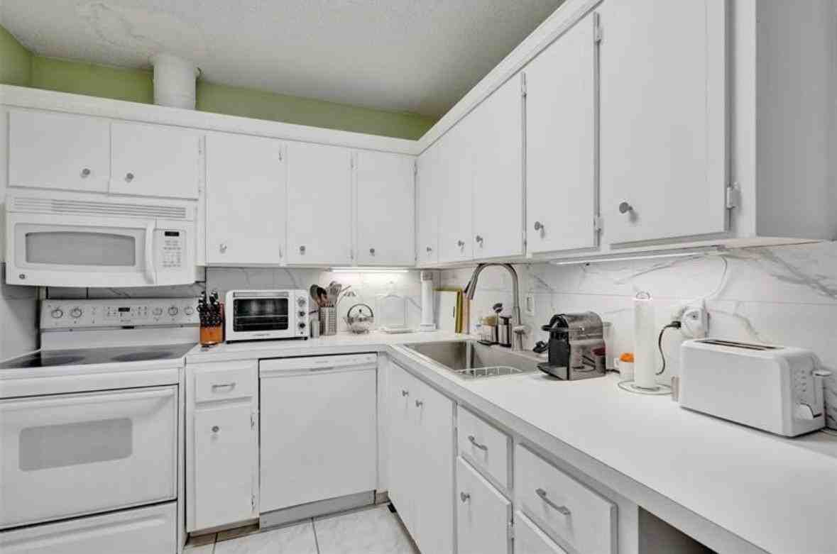 6750 Ne 21st Rd #123 - Photo 4 of 15