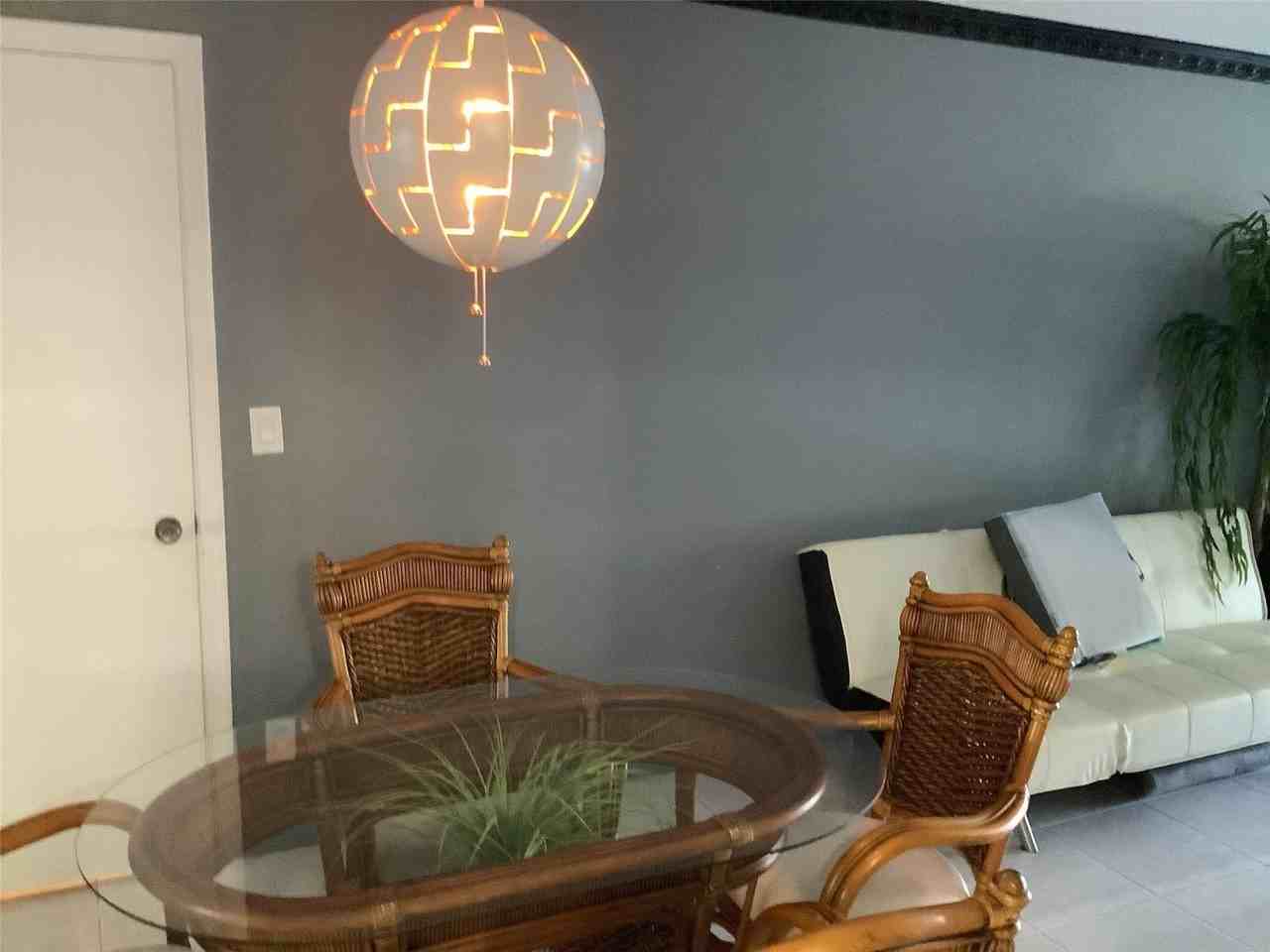 6345 Bay Club Dr Apt 1 - Photo 3 of 15