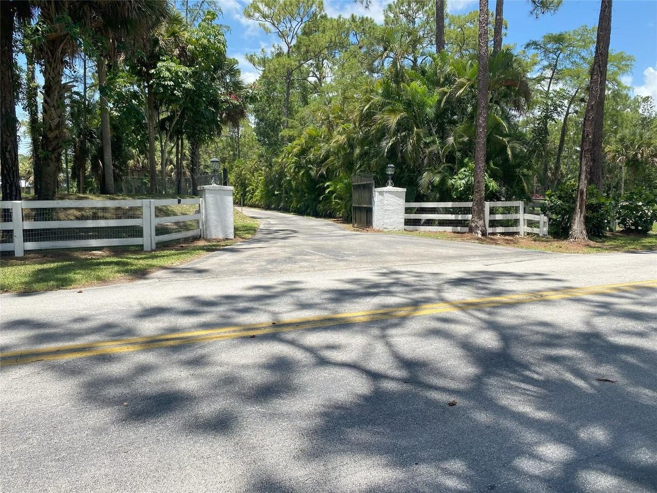 2315 Deer Run Blvd - Photo 2 of 50