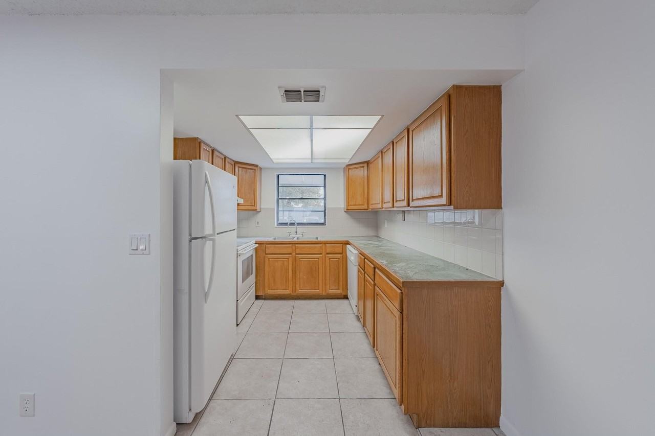 8507 Sunset Dr - Photo 6 of 37