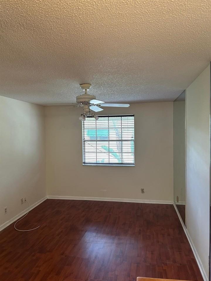 6542 Via Regina Unit 11 - Photo 3 of 15