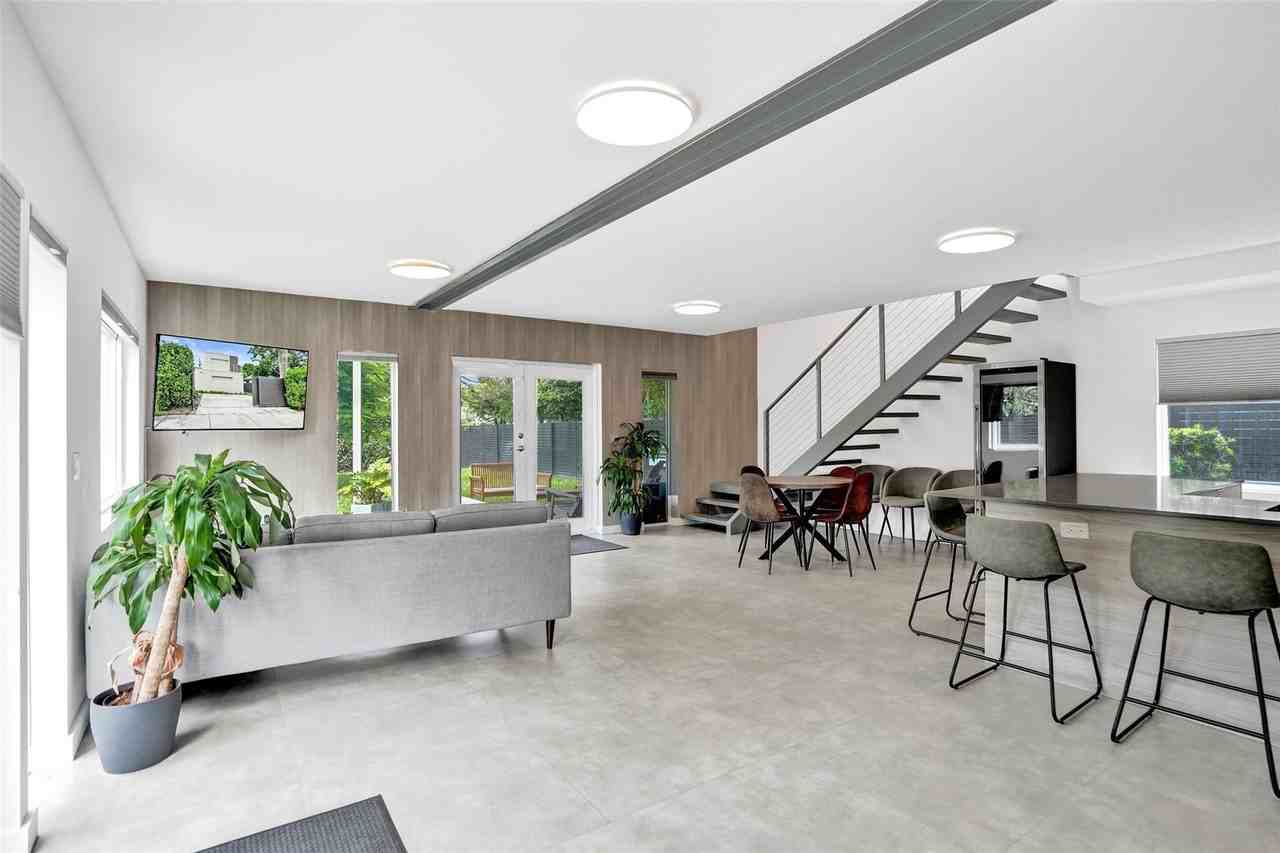 1601 Nw 6th Ave - Photo 4 of 22