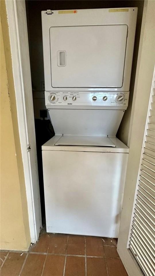 1911 Ne 28th Ct #2B - Photo 4 of 17