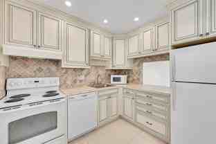 23 Abbey Ln Apt 202 - Photo 1 of 1