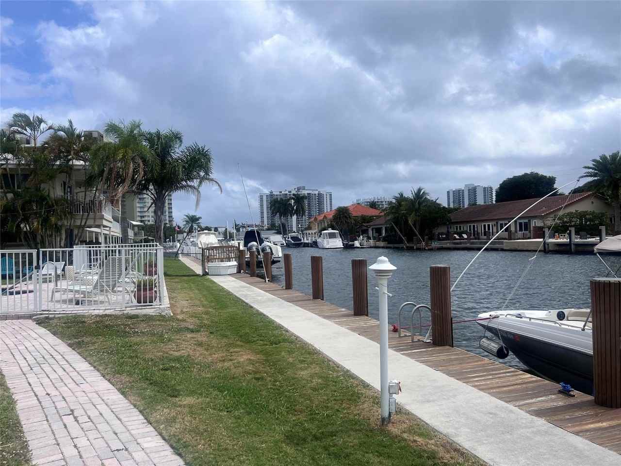 2850 Ne 30th St Apt 1 - Photo 3 of 15