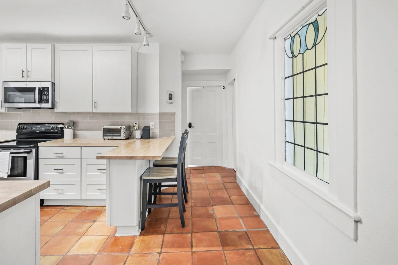 Avenue B - Photo 4 of 24