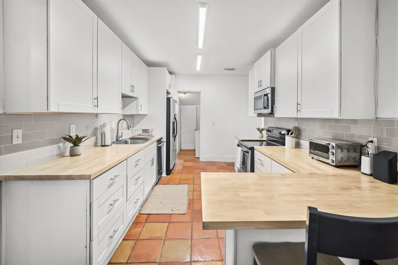 Avenue B - Photo 7 of 24