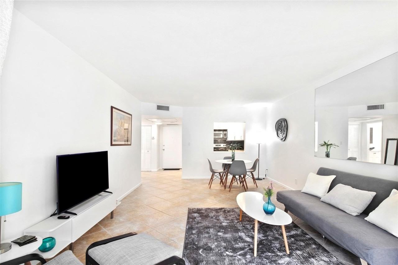 251 S Cypress Rd Apt 127