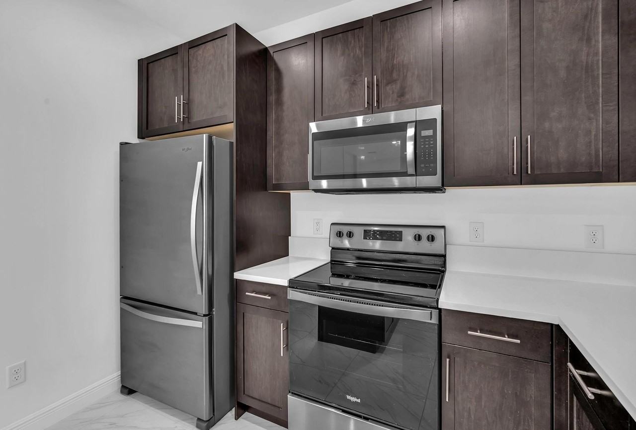 6947 Pines Cir #21 - Photo 4 of 24