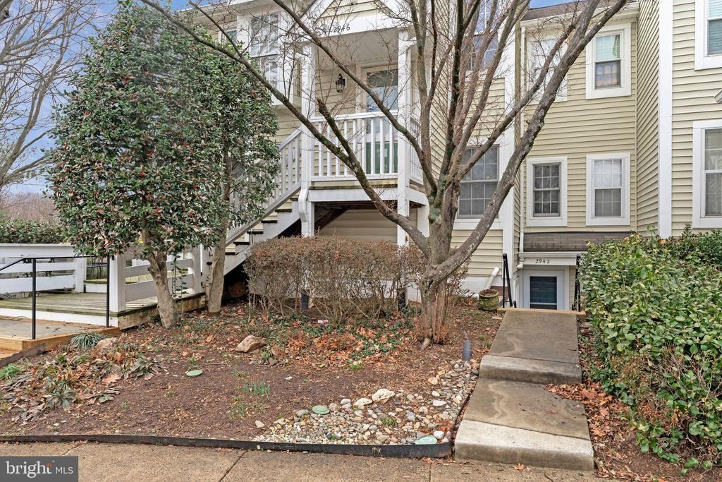 2942 Yarling Ct - Photo 2 of 38