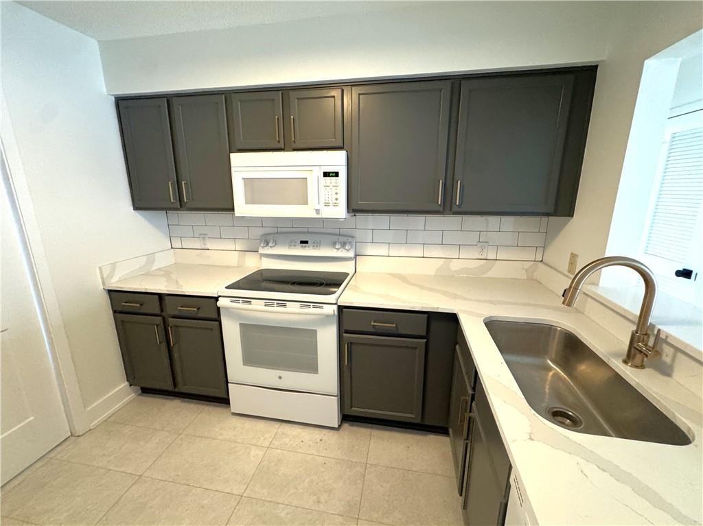 701 Fairfax Dr ##197 - Photo 5 of 12