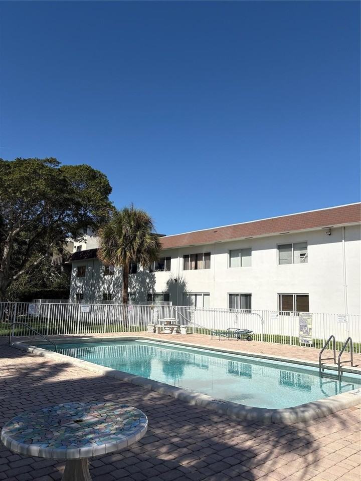 101 Se 6th Ave #2
