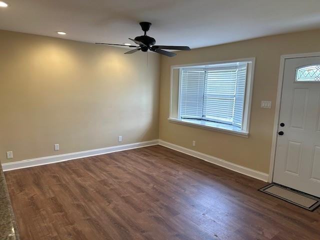 2124 Dupont Dr - Photo 3 of 15