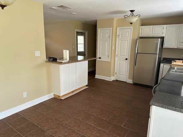 2124 Dupont Dr - Photo 5 of 15