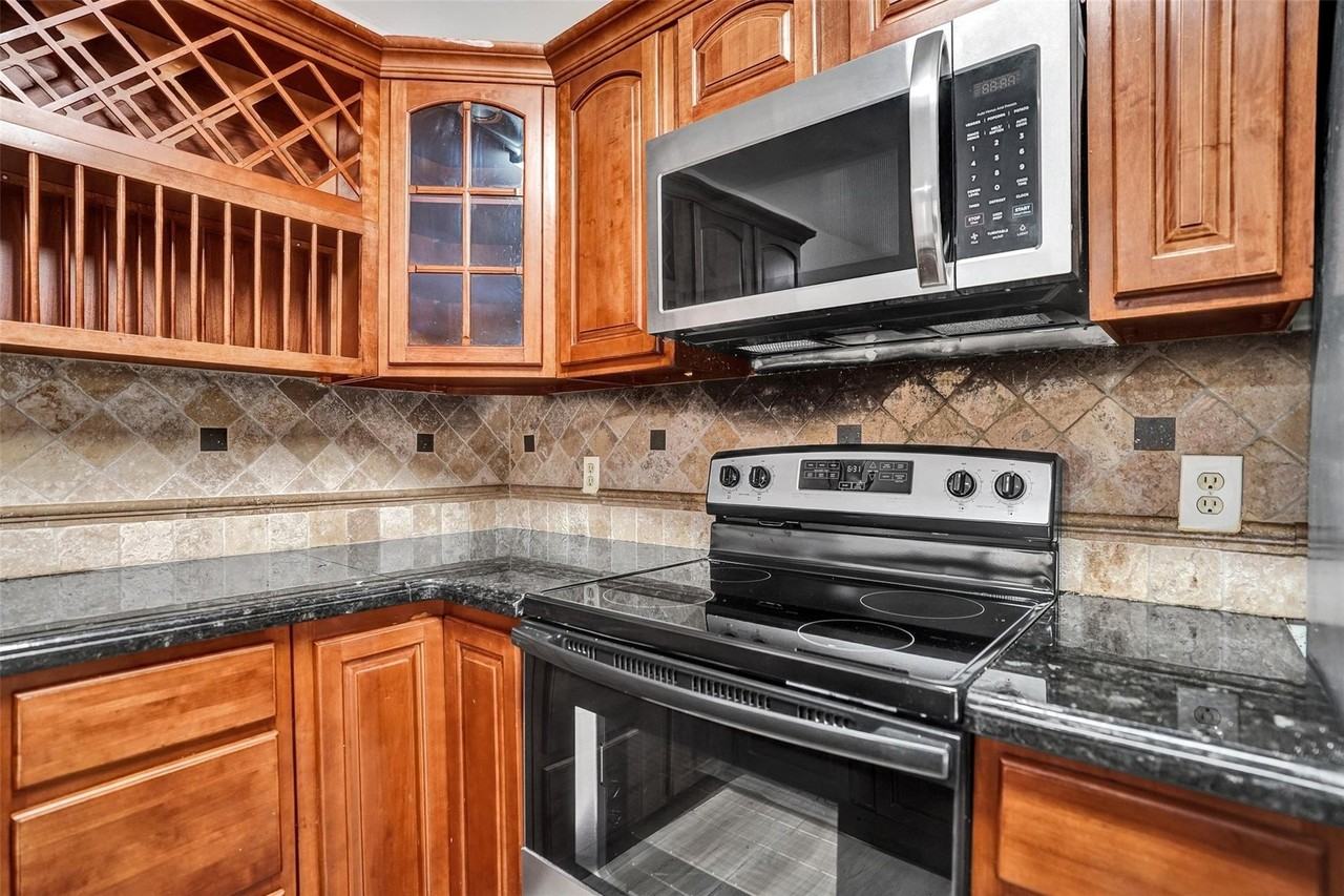 4872 Nw 95th Ave - Photo 5 of 50