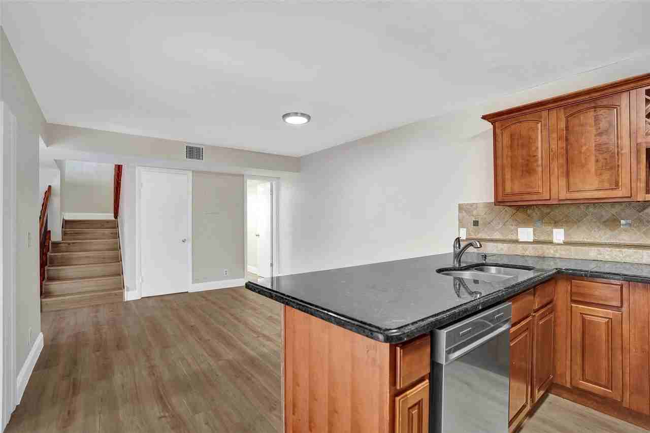 4872 Nw 95th Ave - Photo 3 of 50