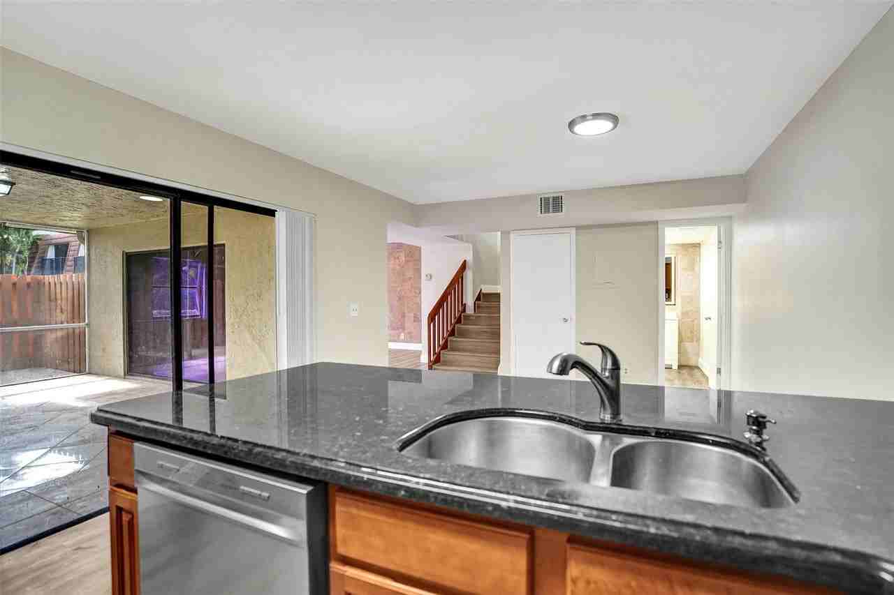 4872 Nw 95th Ave - Photo 7 of 50