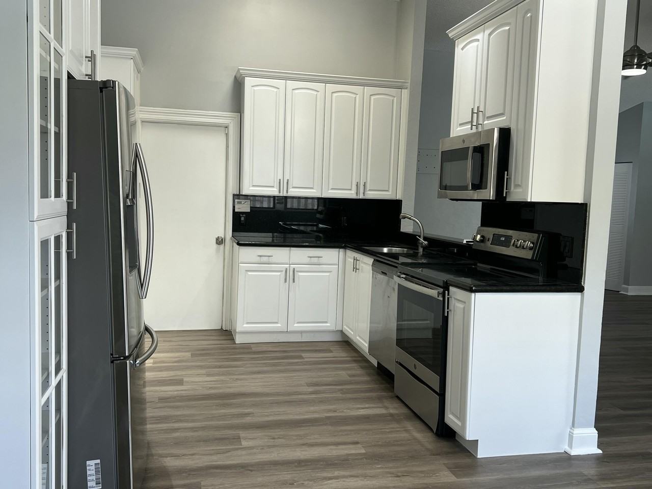 21023 Rustlewood Ave - Photo 6 of 50