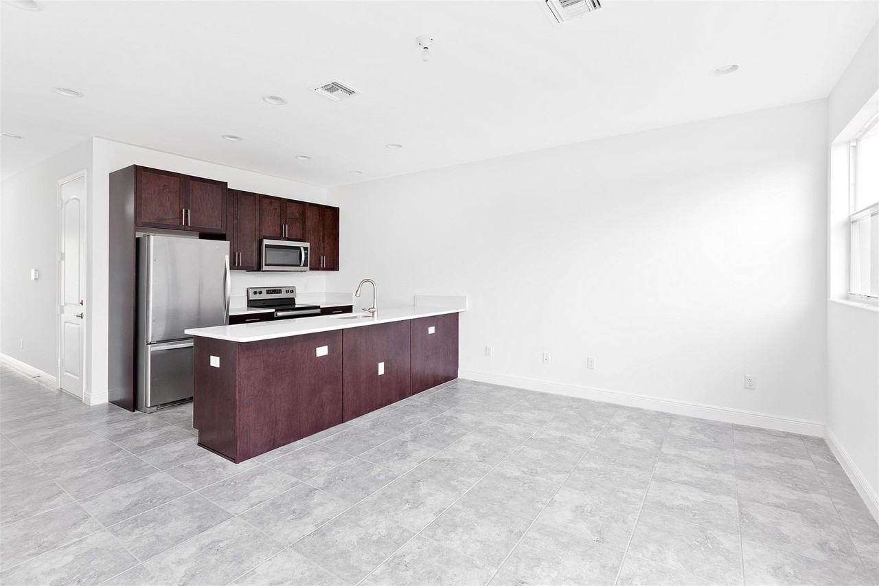 6937 Pines Cir #17 - Photo 5 of 26
