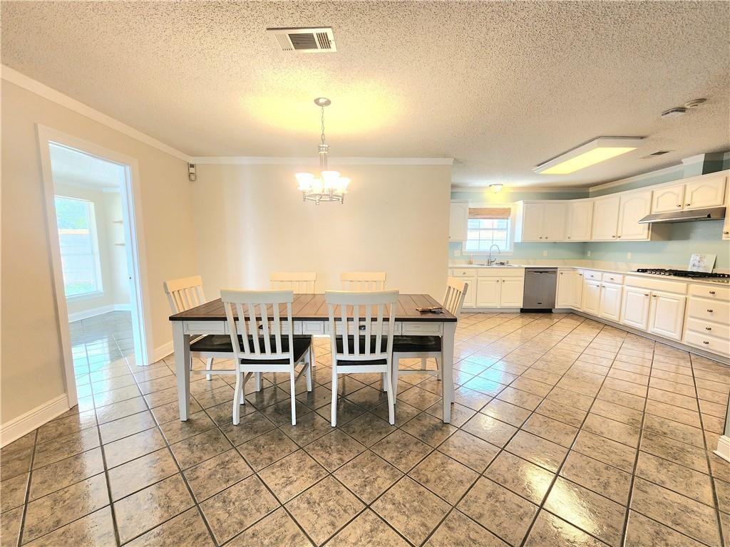 1301 Avenue F - Photo 7 of 27