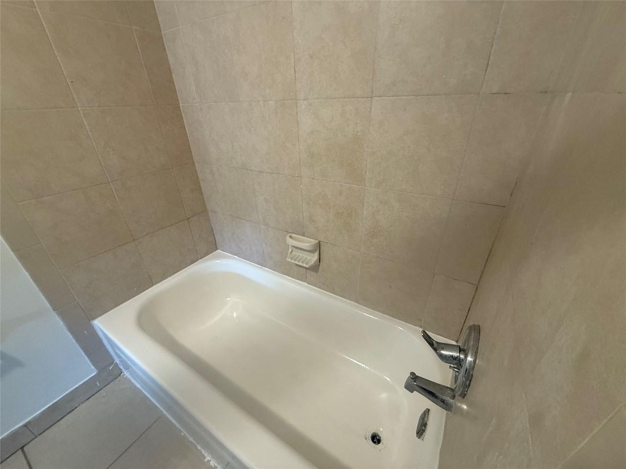 7960 Colony Cir N - Photo 3 of 11