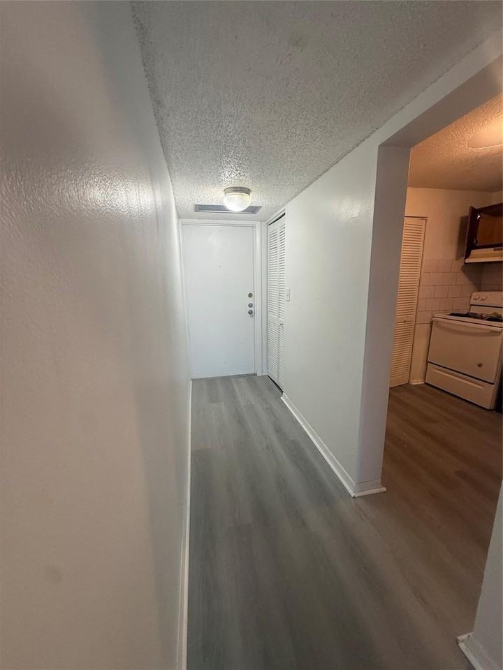 7960 Colony Cir N - Photo 4 of 11