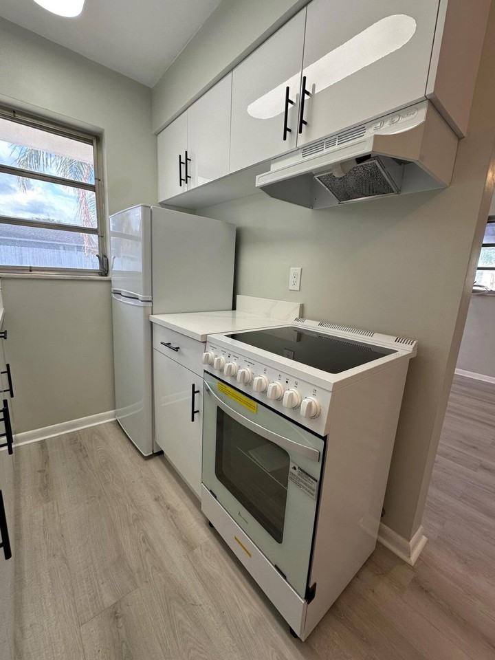 932 S B St - Photo 4 of 17