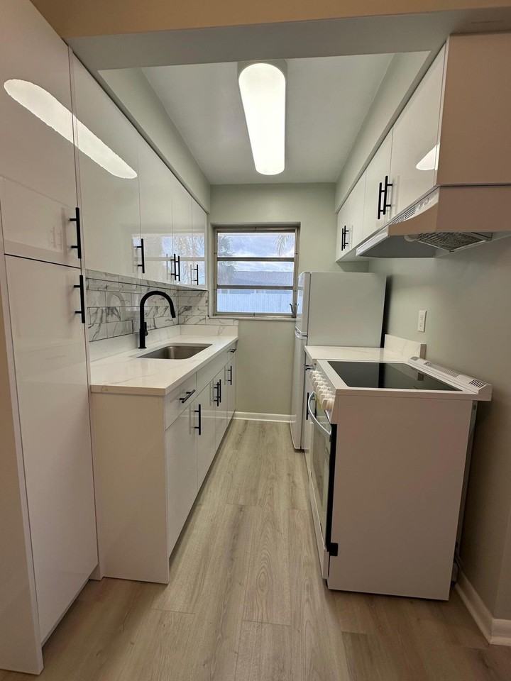 932 S B St - Photo 5 of 17