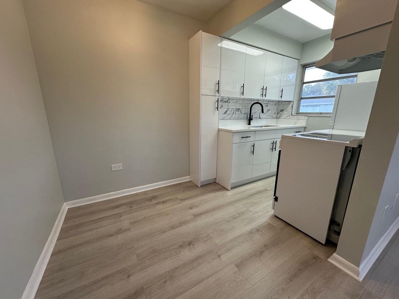 932 S B St - Photo 7 of 17