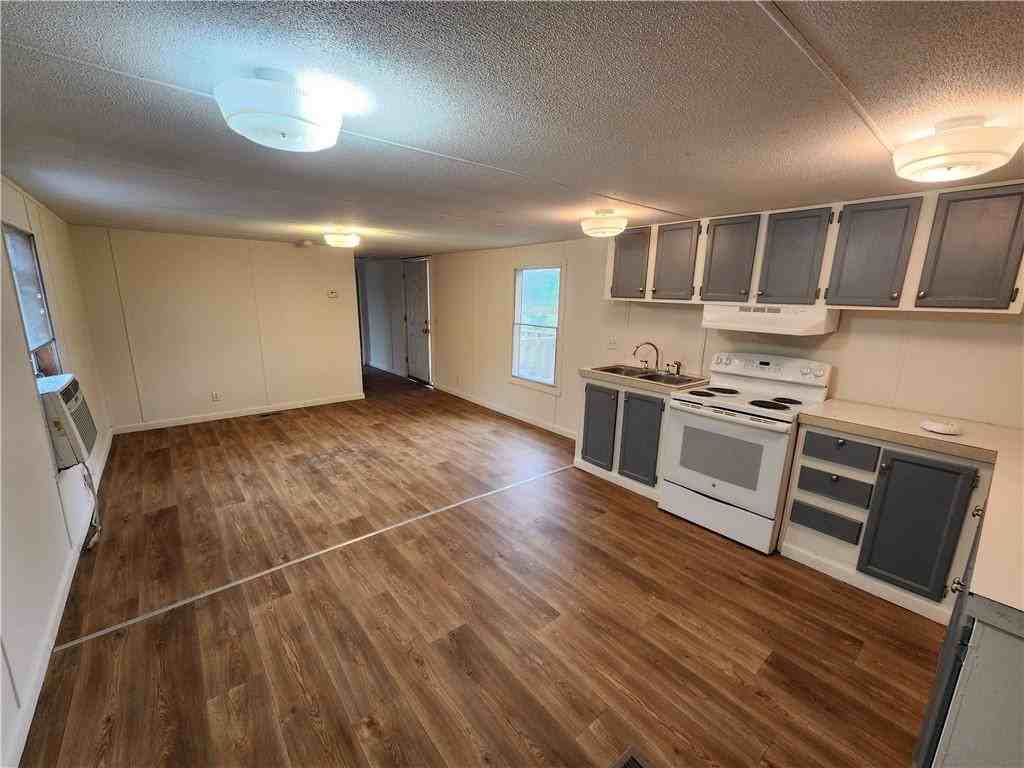 145 Rambling Rd - Photo 5 of 18