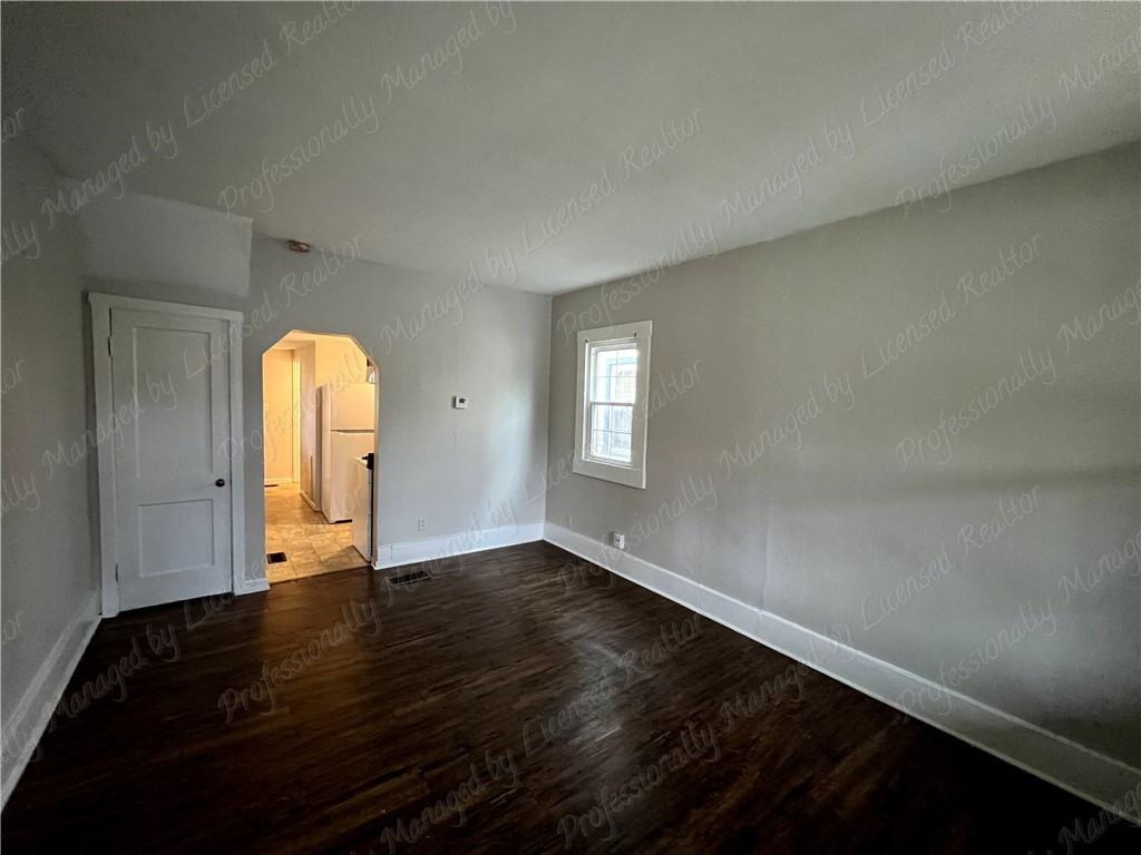 703 S Main St - Photo 3 of 11