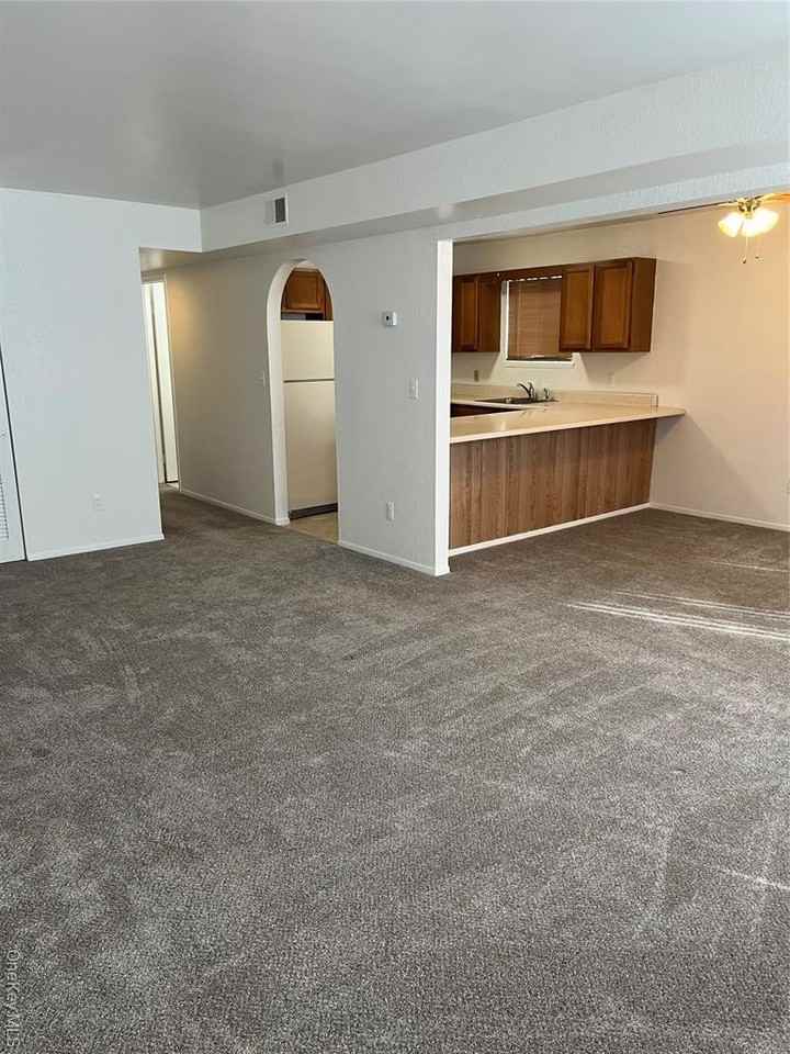 204 Pine Hollow Way - Photo 5 of 11