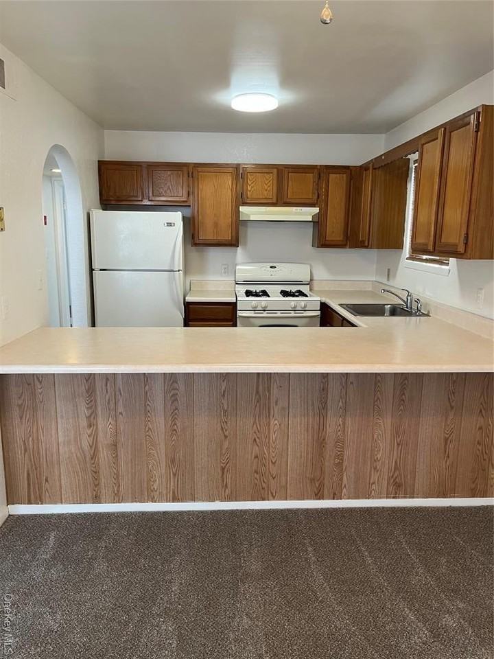 204 Pine Hollow Way - Photo 6 of 11
