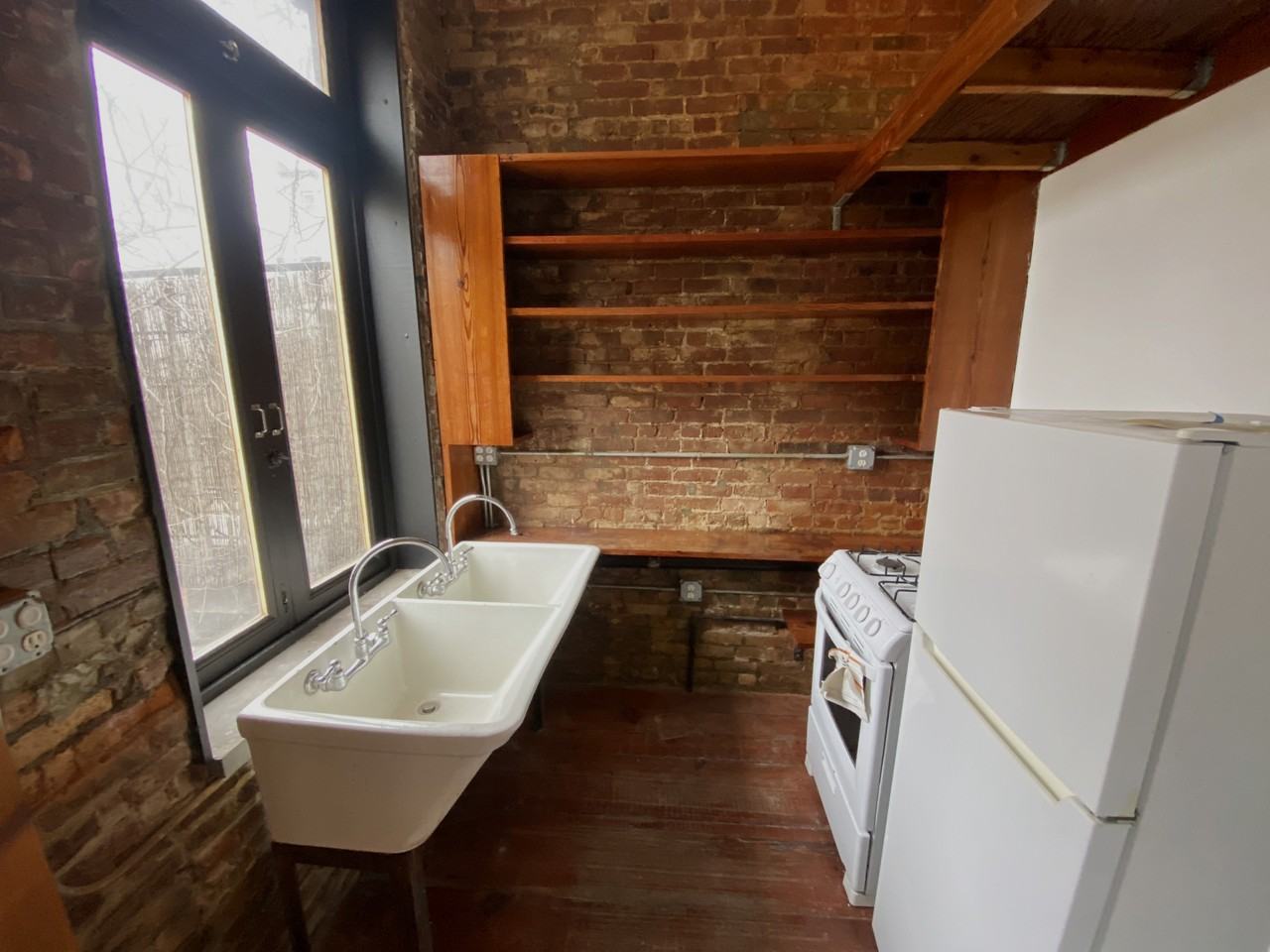 518 Court St - Photo 4 of 8