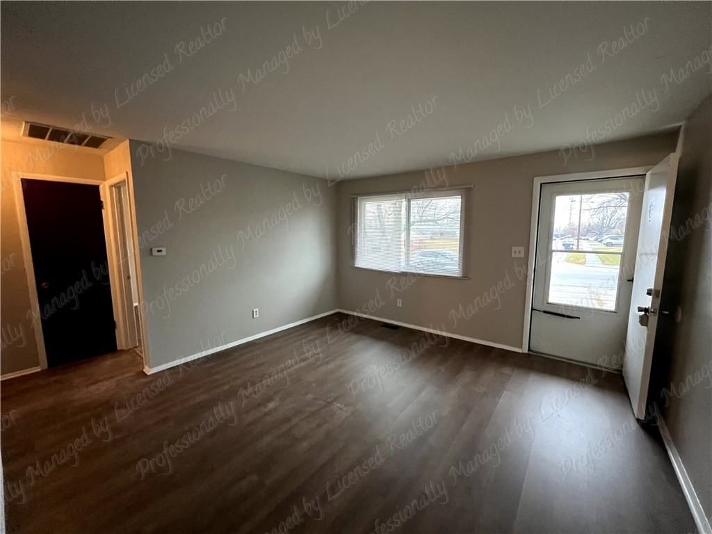 5454 Broomall St - Photo 4 of 16