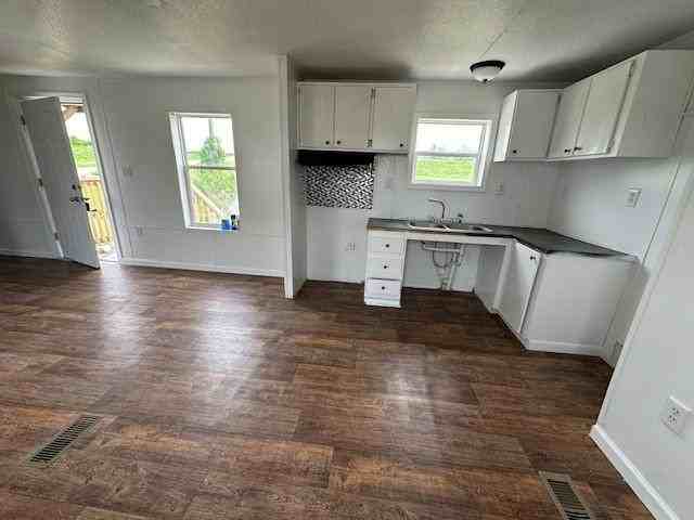 136 Orange St - Photo 4 of 12