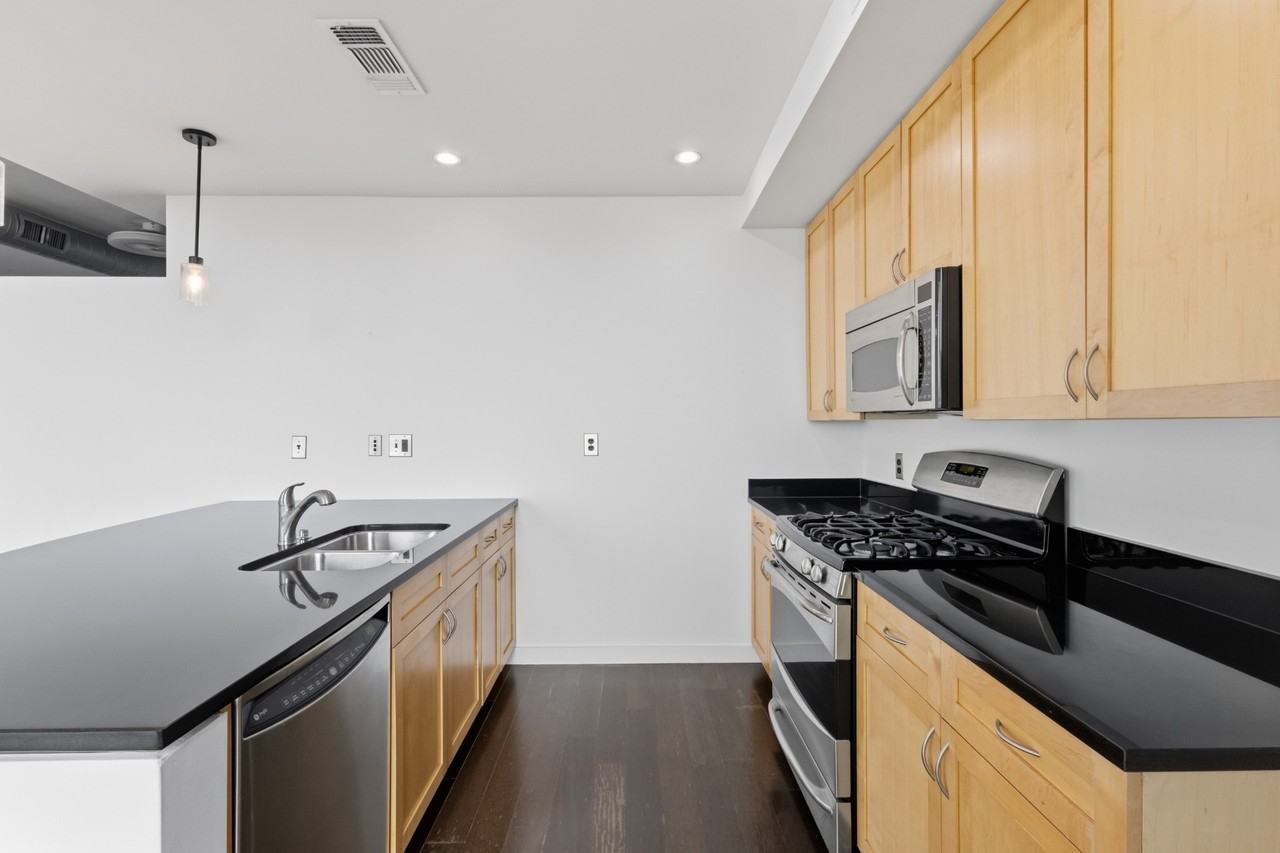 900 20th Ave S - Photo 2 of 23