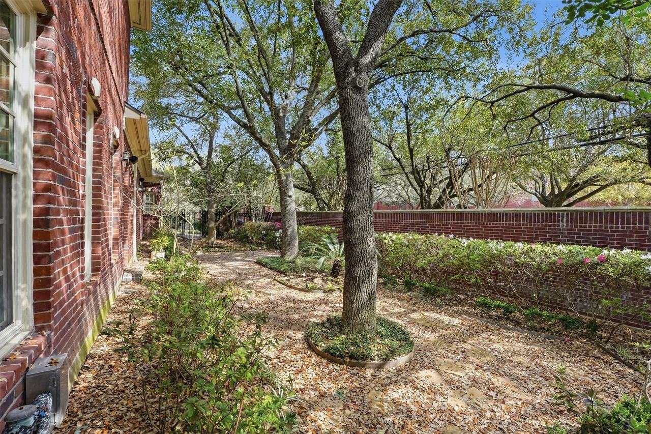 3210 Maroneal St - Photo 3 of 28