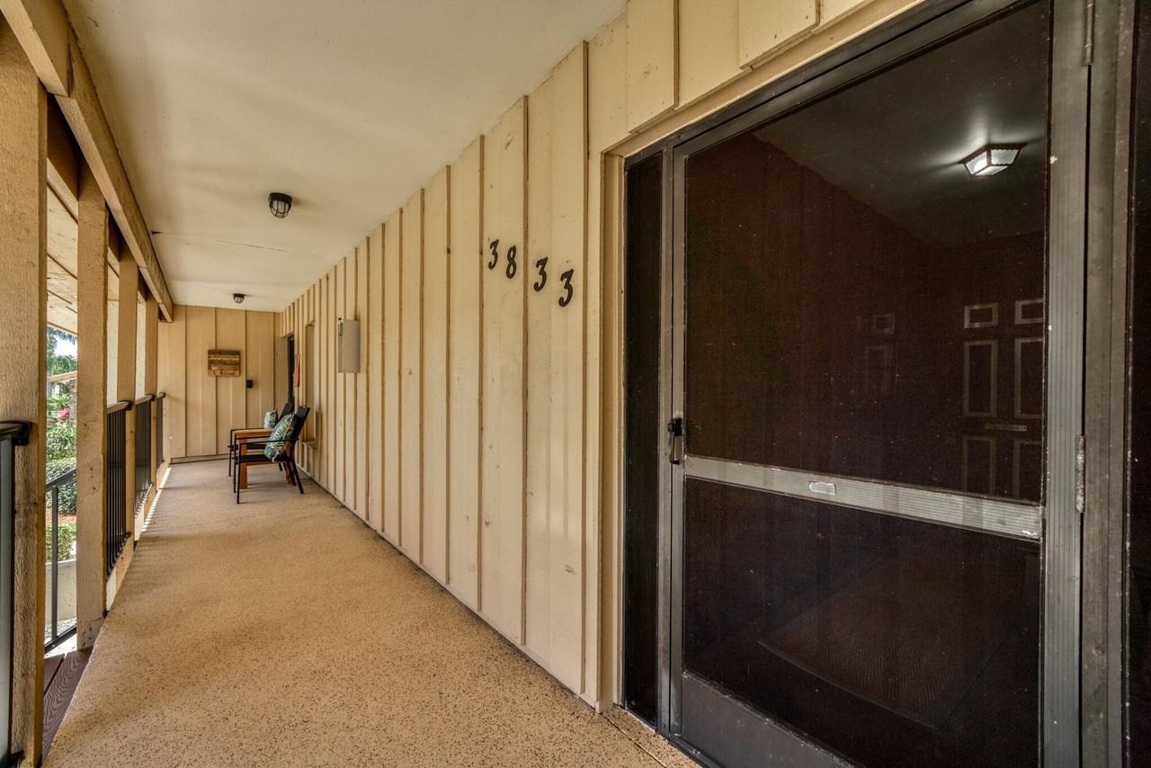 3833 Edgewater Dr - Photo 4 of 50