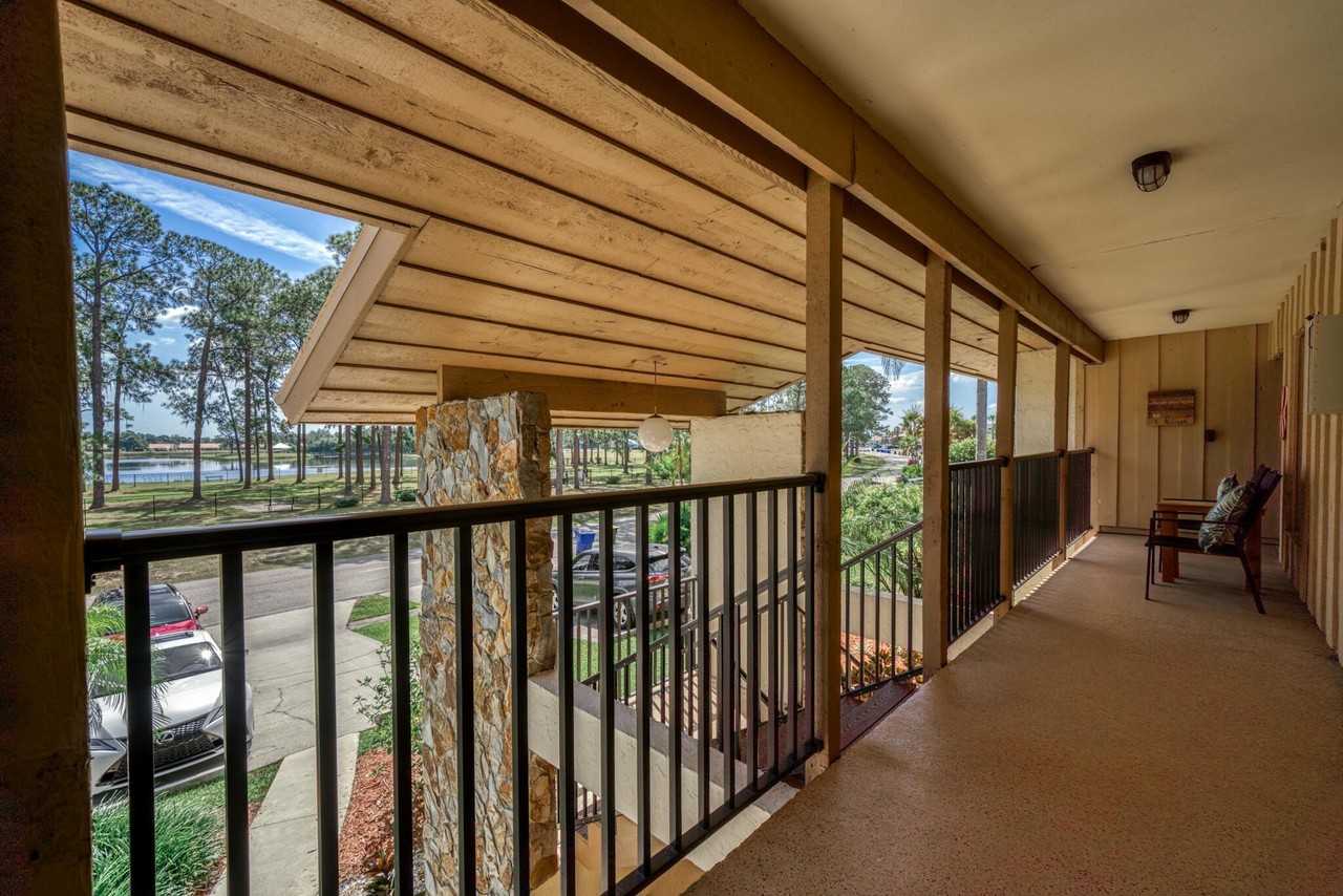 3833 Edgewater Dr - Photo 5 of 50