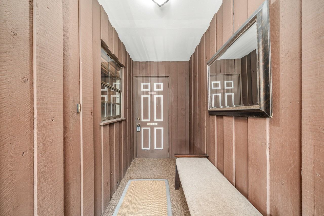 3833 Edgewater Dr - Photo 6 of 50