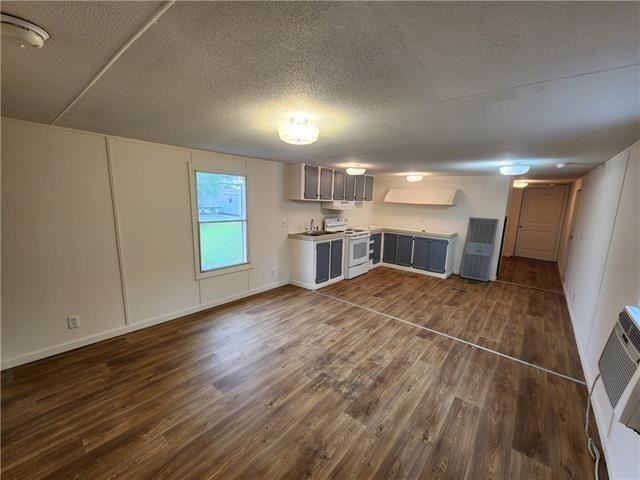 143 Rambling Rd - Photo 3 of 18