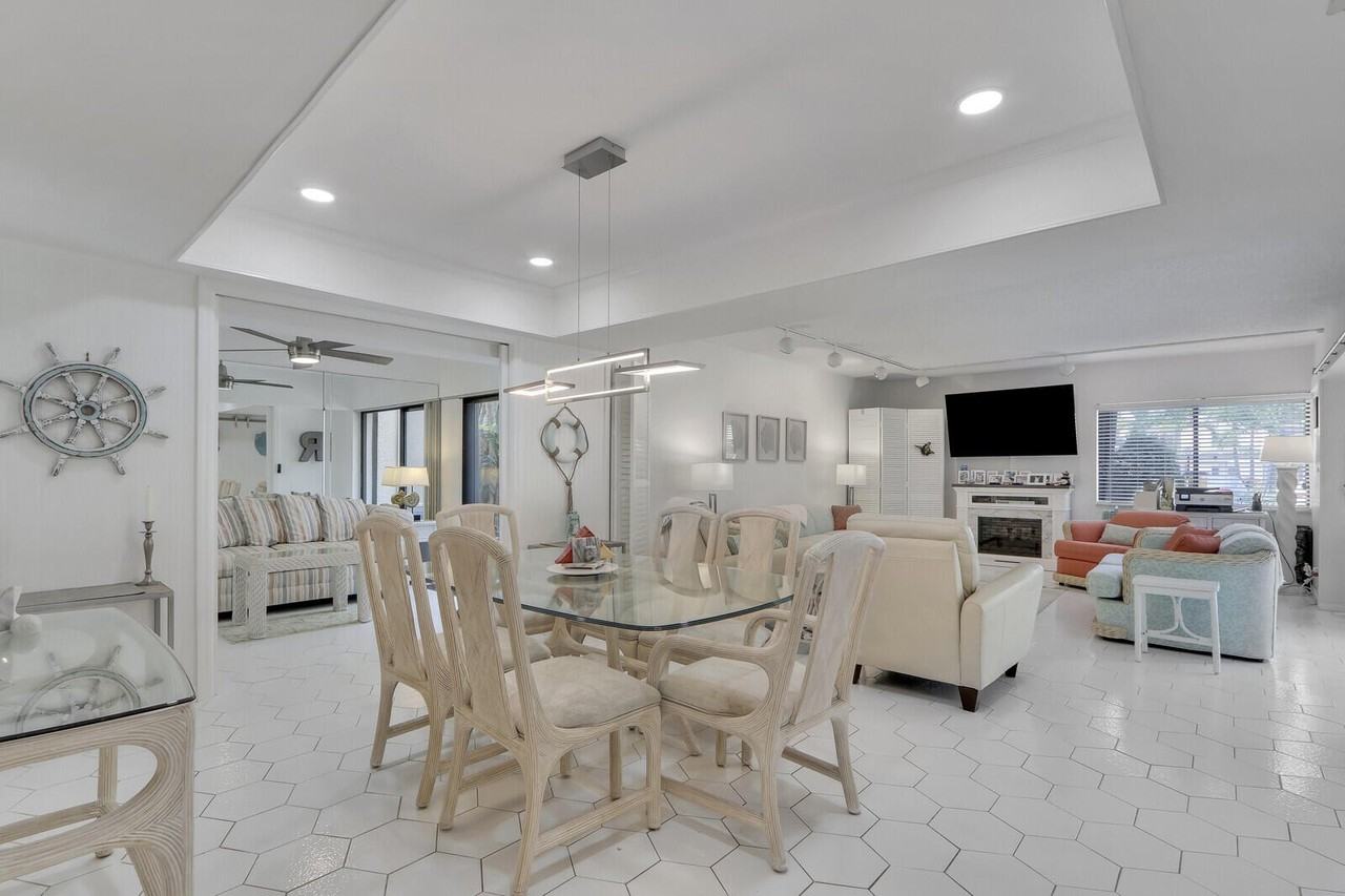 1618 Twelve Oaks Way #103 - Photo 3 of 30