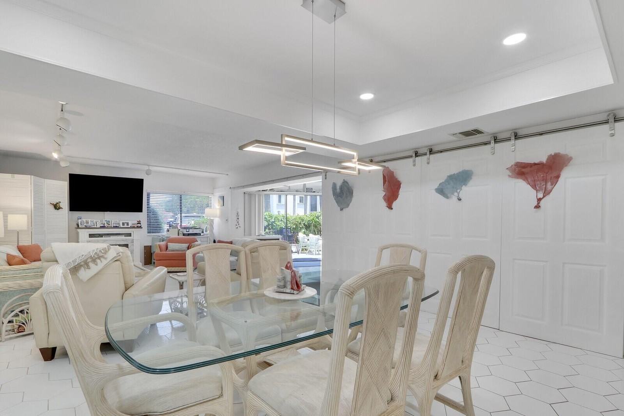 1618 Twelve Oaks Way #103 - Photo 4 of 30