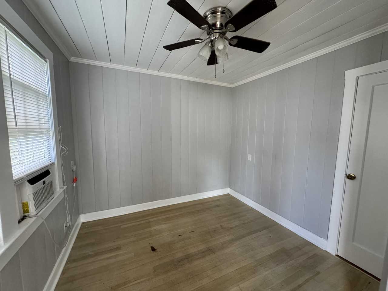 200 Park Ave Apt 9 - Photo 2 of 9