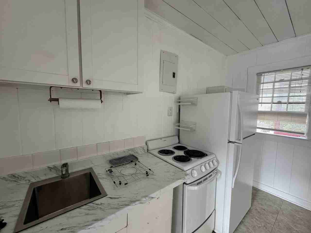 200 Park Ave Apt 9 - Photo 6 of 9