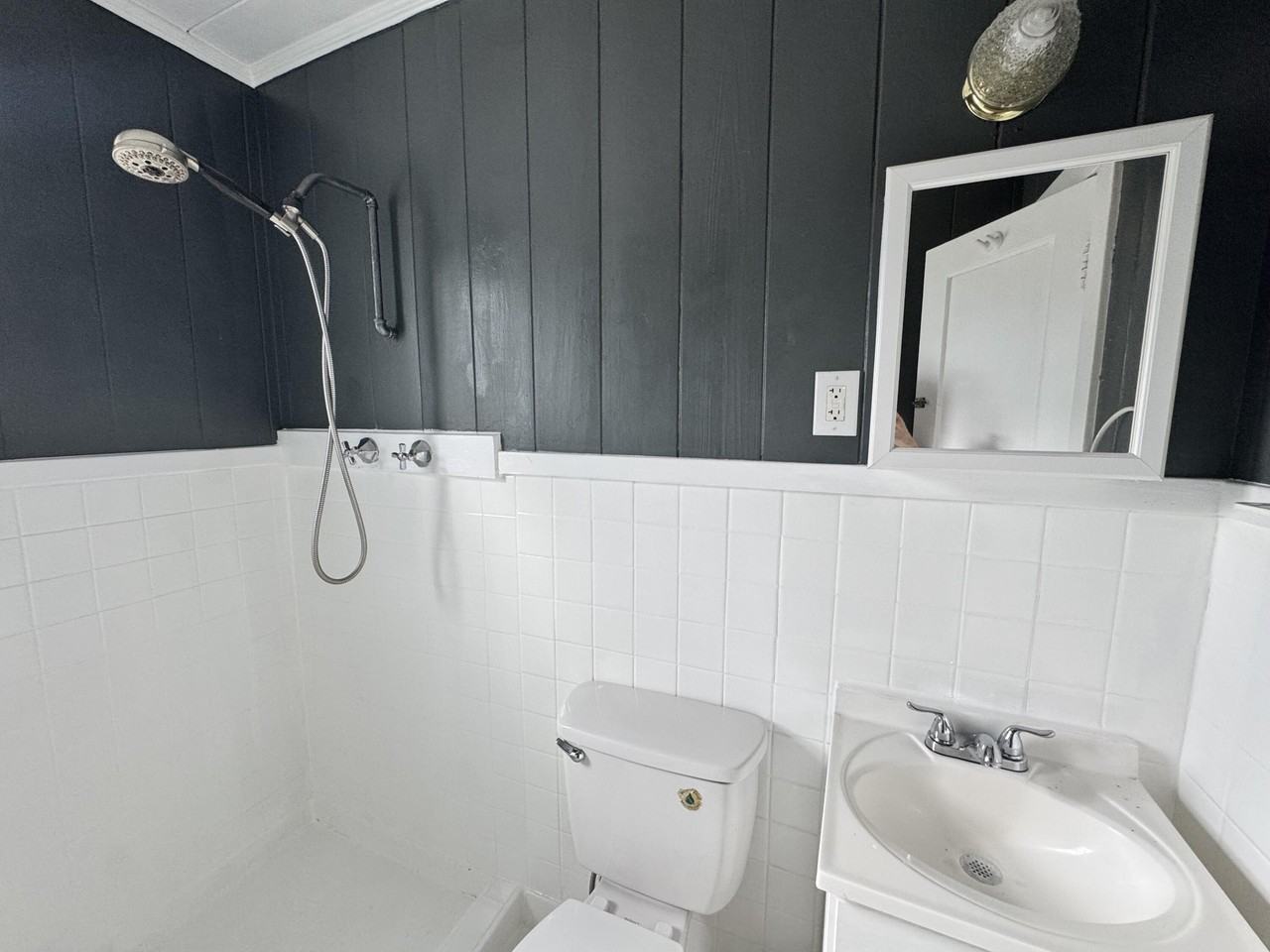 200 Park Ave Apt 9 - Photo 7 of 9