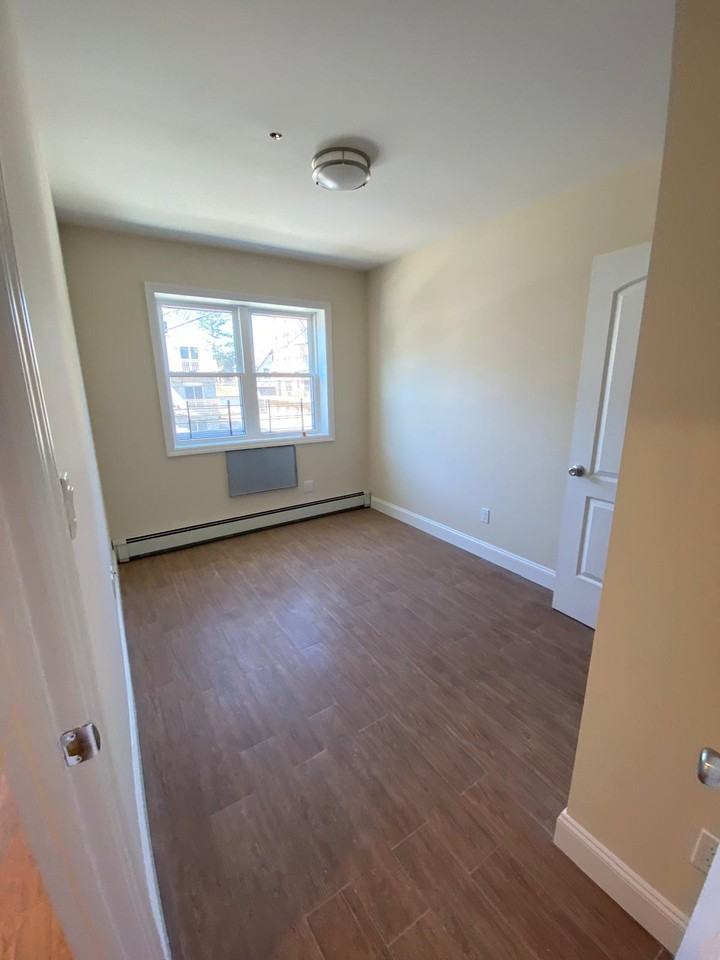 8615 Kingston Pl #3rdFL - Photo 2 of 4