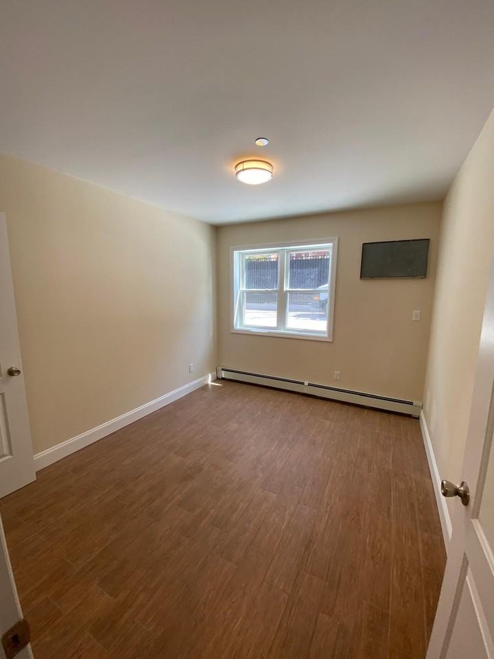 8615 Kingston Pl #3rdFL - Photo 3 of 4