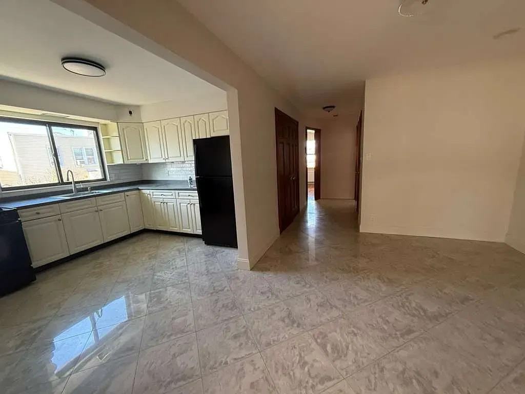 7211 66th Dr #2ndFL - Photo 2 of 8